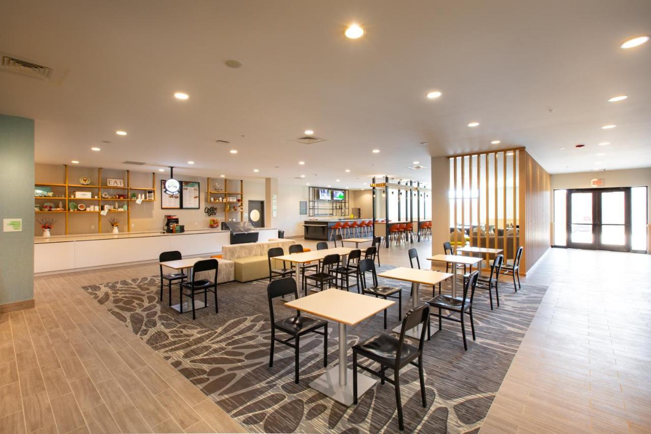 堪萨斯城东北假日酒店 外观 照片