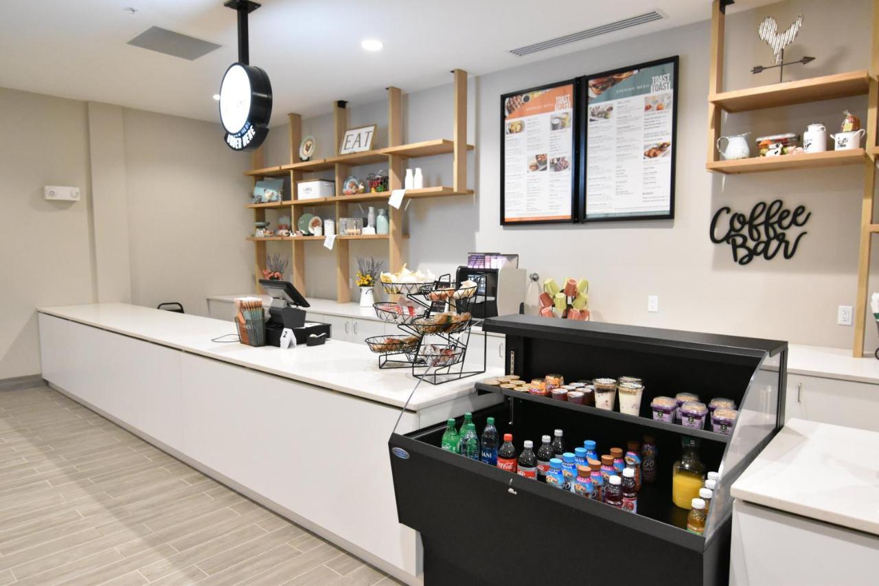 堪萨斯城东北假日酒店 外观 照片