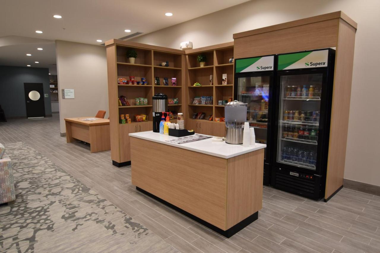 堪萨斯城东北假日酒店 外观 照片
